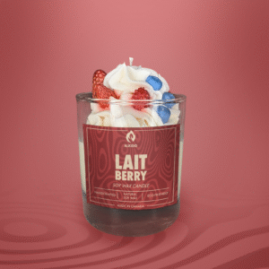 ALKIDO LAIT BERRY Soy Wax Candle with whipped wax swirls and berry toppings. Dessert-style design, hand-poured in Canada.